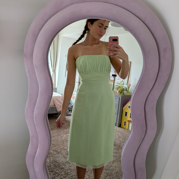 Dresses & Skirts - Elegant Flowy Strapless Green Formal Dress Size Large